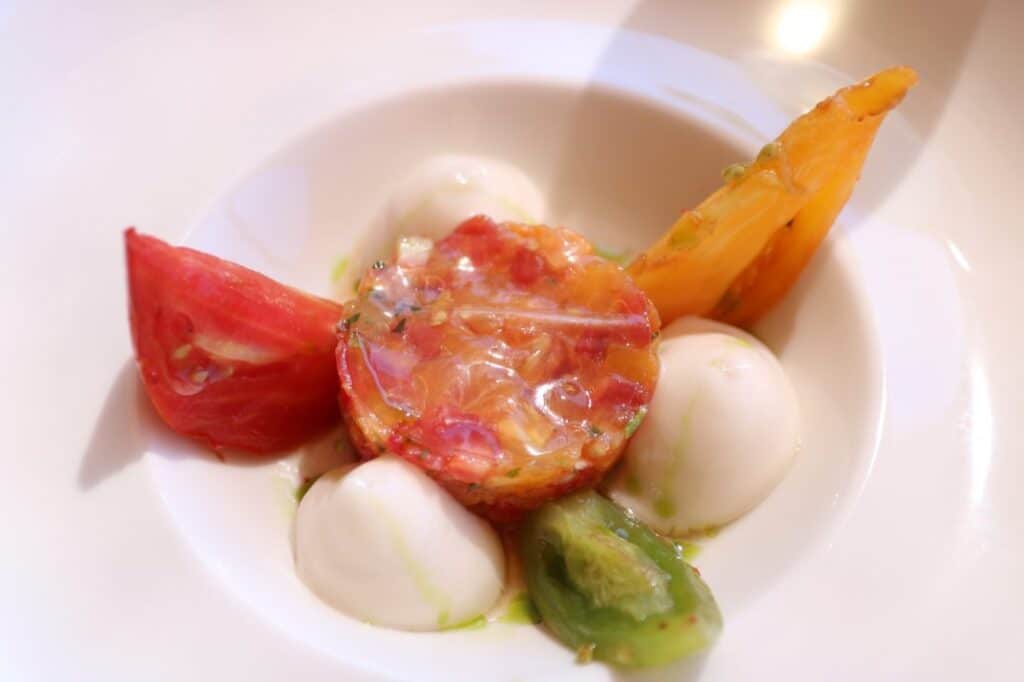 Tartare de tomate, mozzarella et tomates anciennes au restaurant San Felice