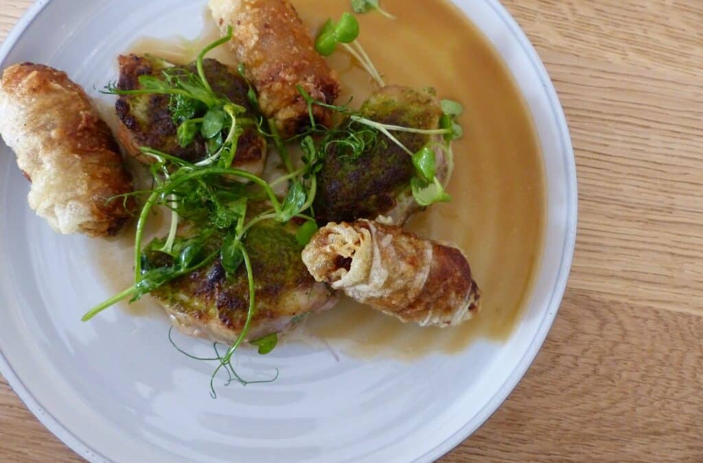 Plat aux pousses fraîches chez Pierre Reboul, Château de la Pioline