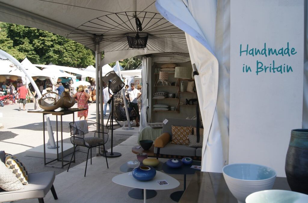 Stand Handmade in Britain avec mobilier design au Salon Vivre Côté Sud