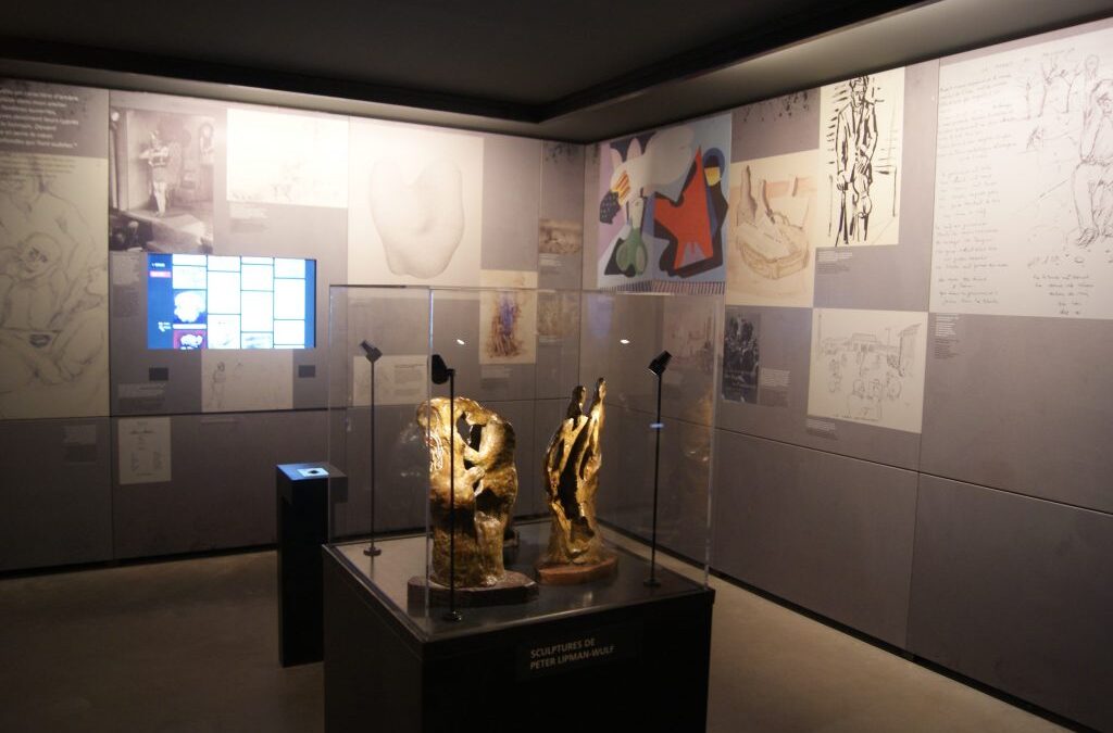 Œuvres d’art réalisées par les internés exposées au Camp des Milles