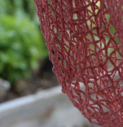 J’ai testé la teinture végétale de tissus avec des noyaux d’avocats