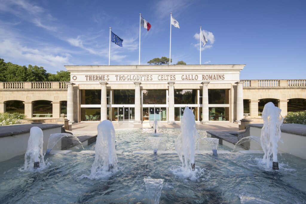 Fontaines et façade des Thermes de Gréoux-les-Bains