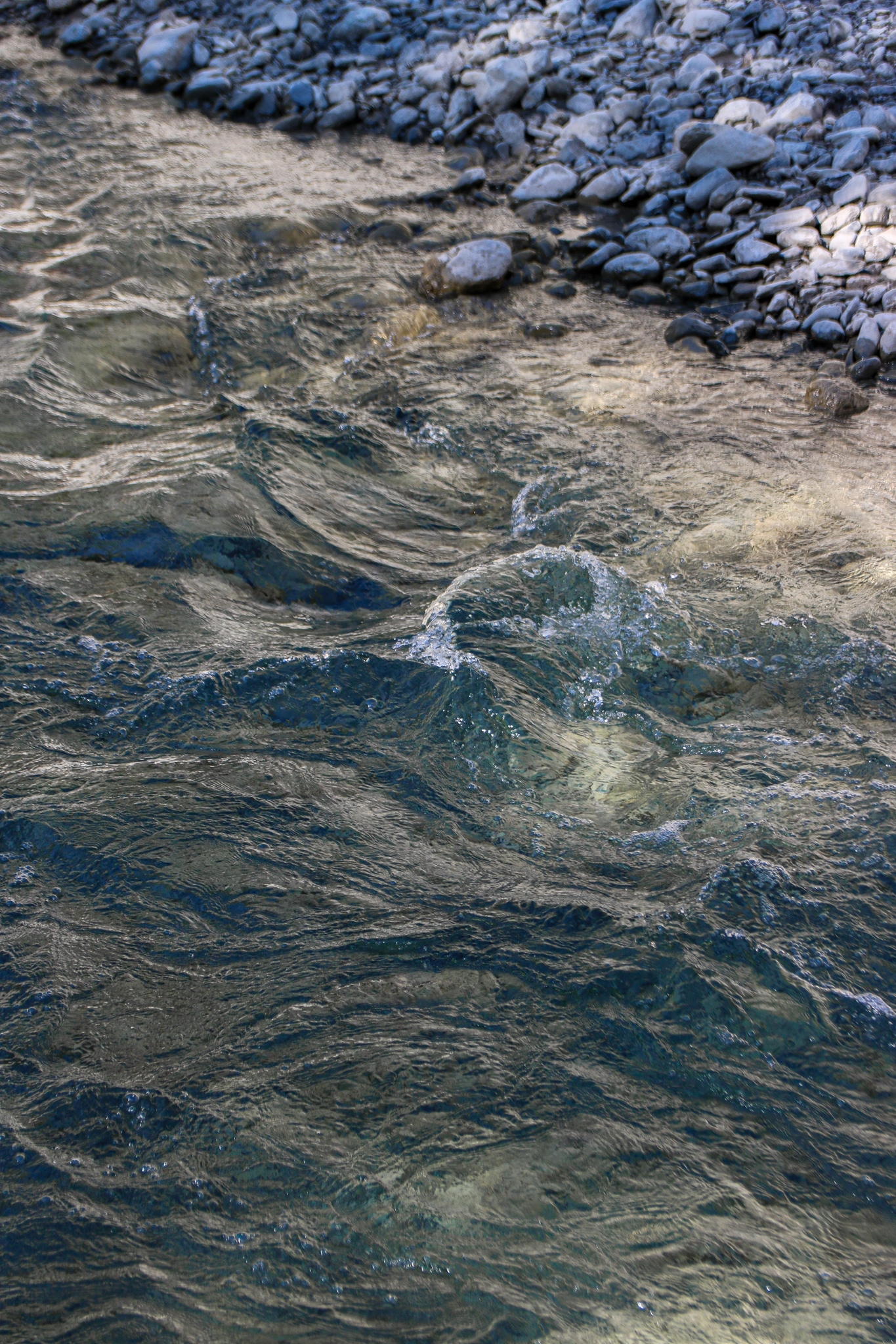Eau claire de la rivière dans les Clues de Barles