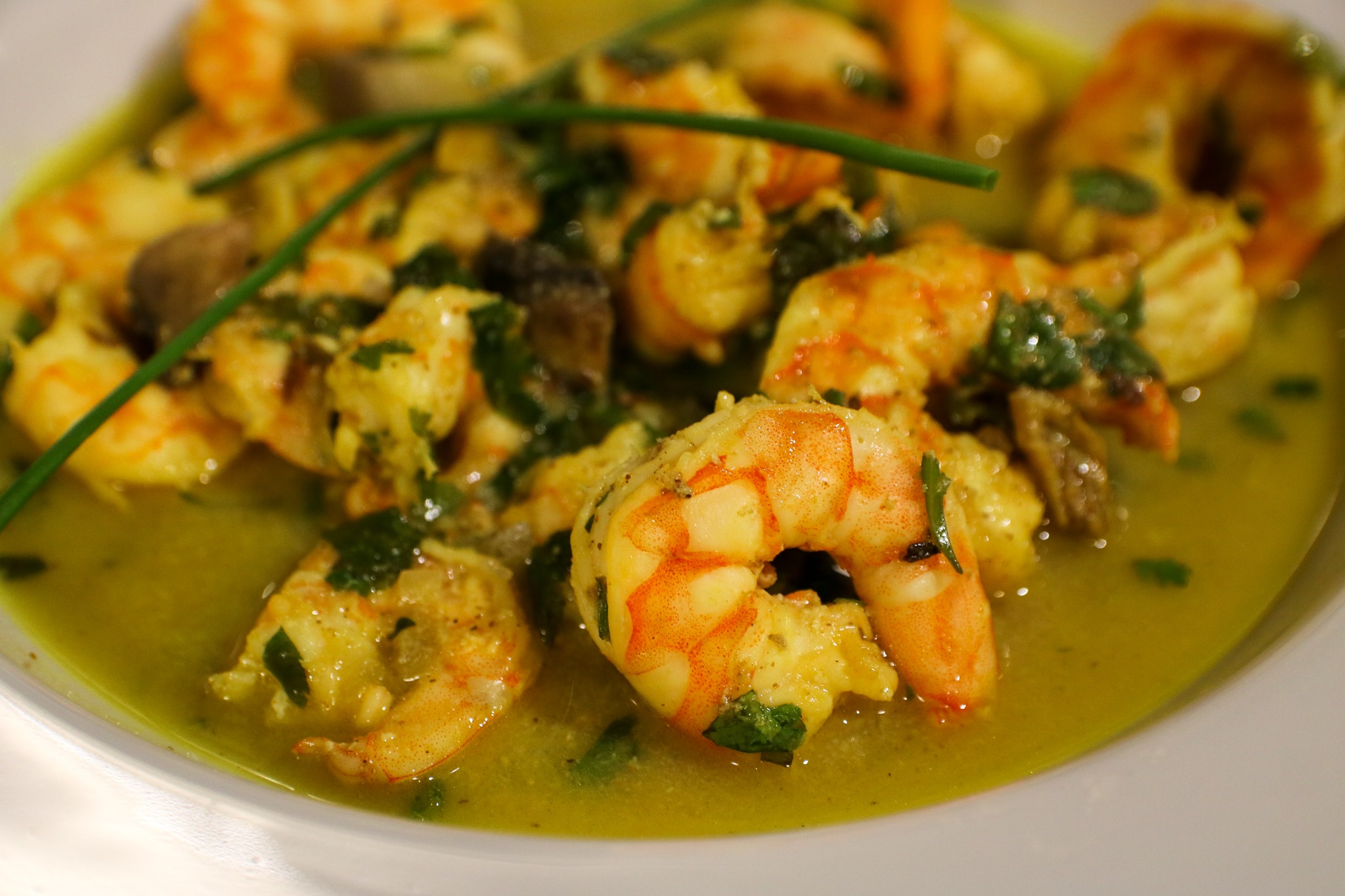Crevettes sautées en sauce verte cuisinées au cours de cuisine du Domaine de Gressac