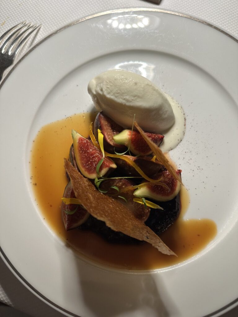 Dessert aux figues et glace à l’Hostellerie de l’Abbaye de La Celle, dans le Var