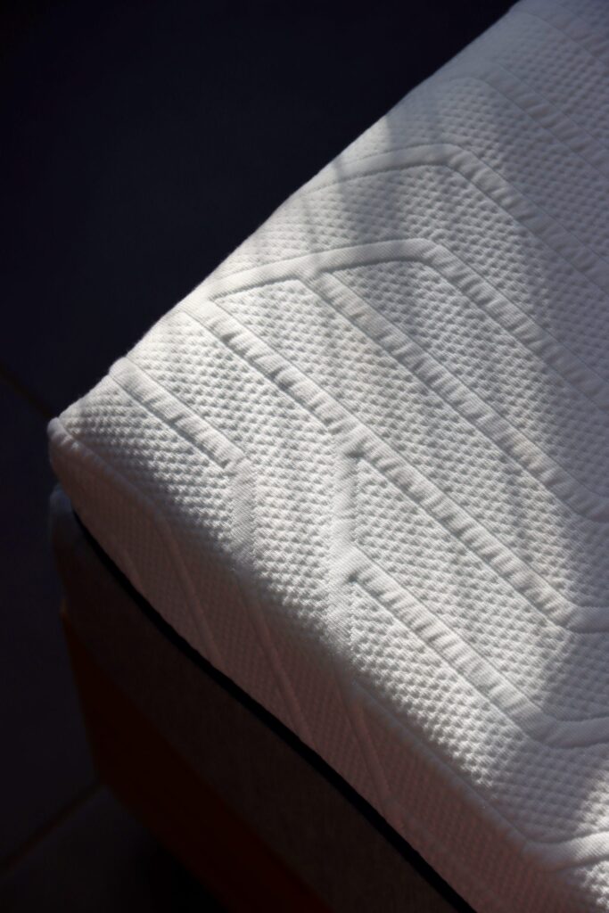 Mieux dormir grâce au matelas hybride Mello